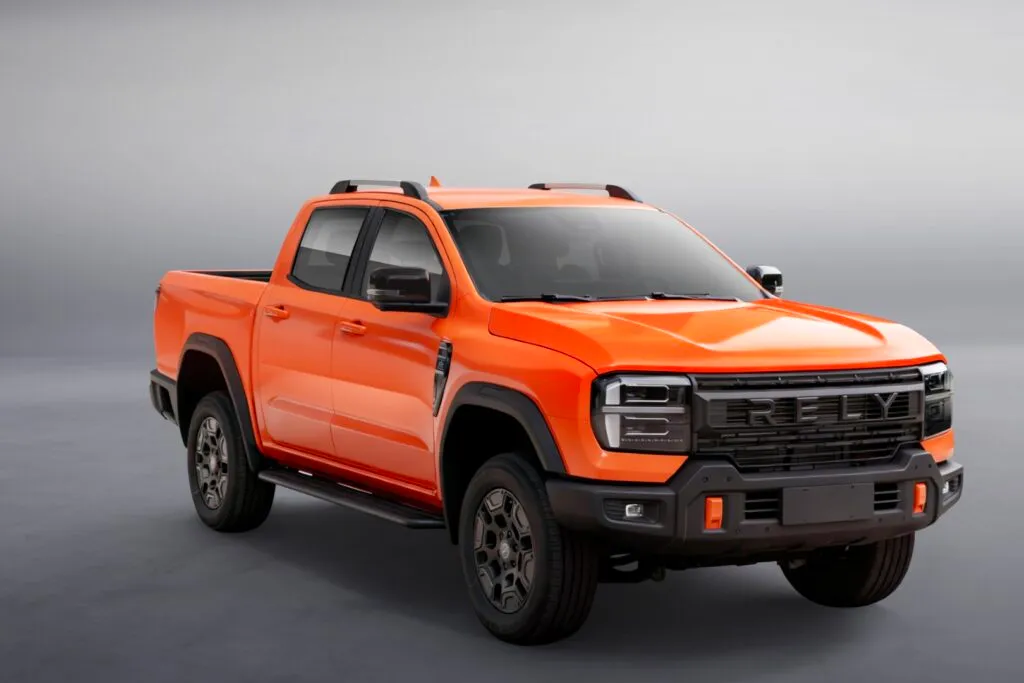 Rely R8 pickup, vista exterior 3/4