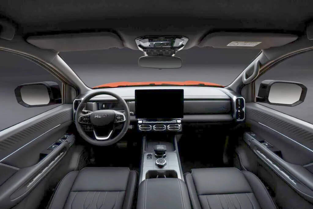 Rely R8, tablero e interior
