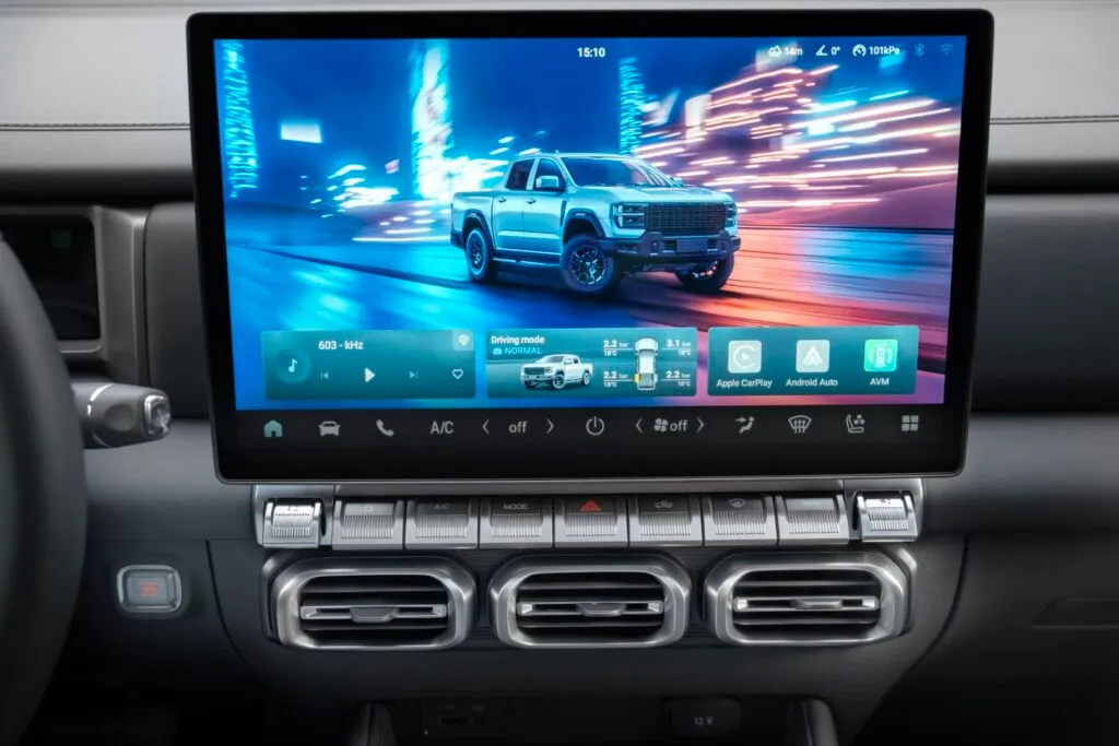 Rely R8, pantalla multimedia